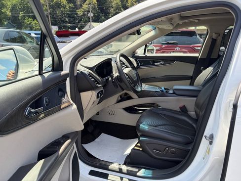 Used 2020 Lincoln Nautilus Reserve w/ Cargo Utility Package AWD/4WD image 11