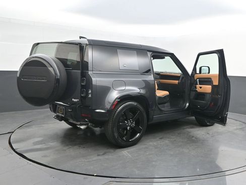 Used 2024 Land Rover Defender 90 V8 image 40