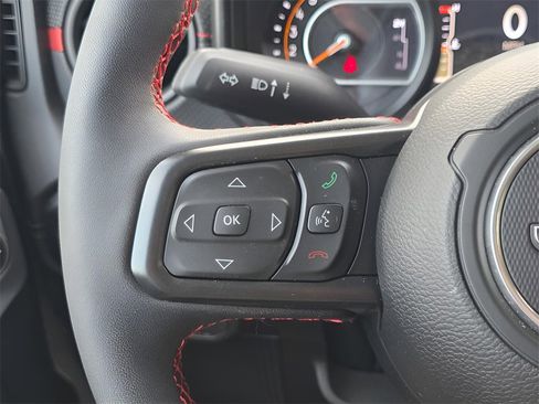 Used 2024 Jeep Gladiator Rubicon w/ Technology Group image 21