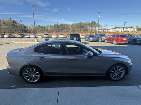 Used 2019 Volvo S60 T5 Momentum w/ Premium Package image 7