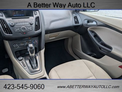 Used 2016 Ford Focus SE FWD image 16