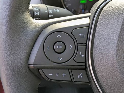 Used 2021 Toyota RAV4 XLE Premium image 23