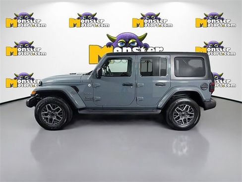 Used 2024 Jeep Wrangler Sahara image 8