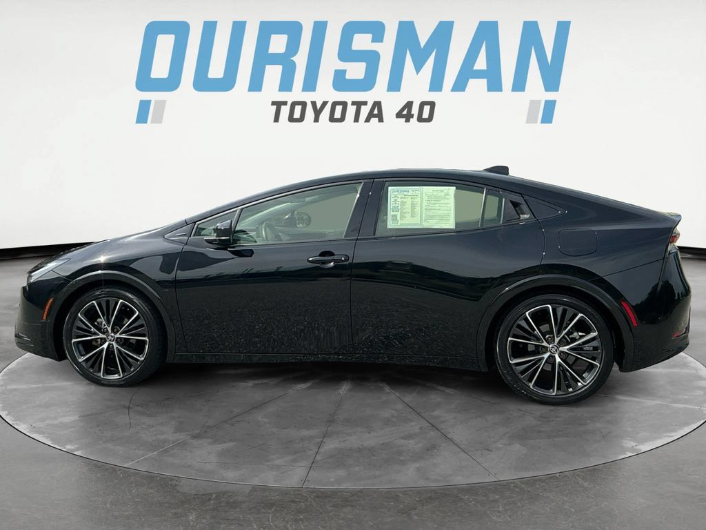 Used 2025 Toyota Prius XLE FWD image 4