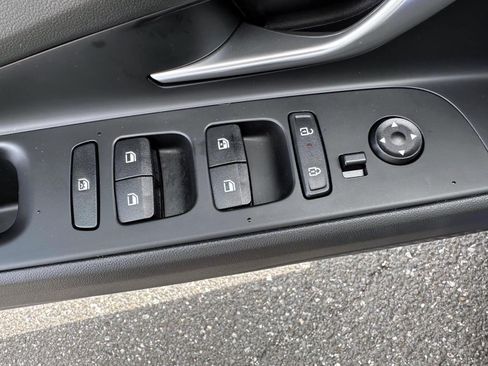 Used 2024 Hyundai Elantra SEL FWD image 9