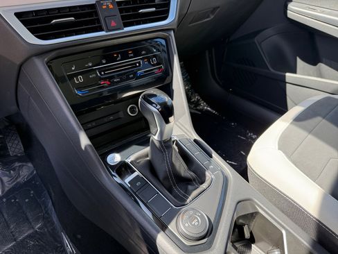 New 2026 Volkswagen Taos SE image 13