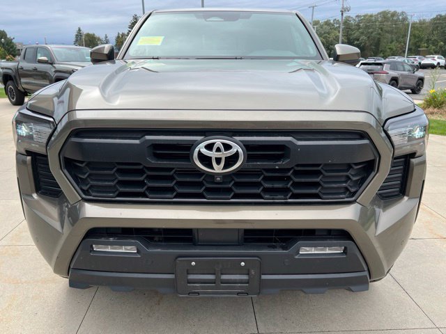 Used 2024 Toyota Tacoma TRD Off-Road w/ TRD Off Road Premium Package AWD/4WD image 2