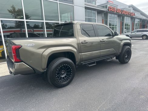 Used 2024 Toyota Tacoma TRD Sport AWD/4WD image 3