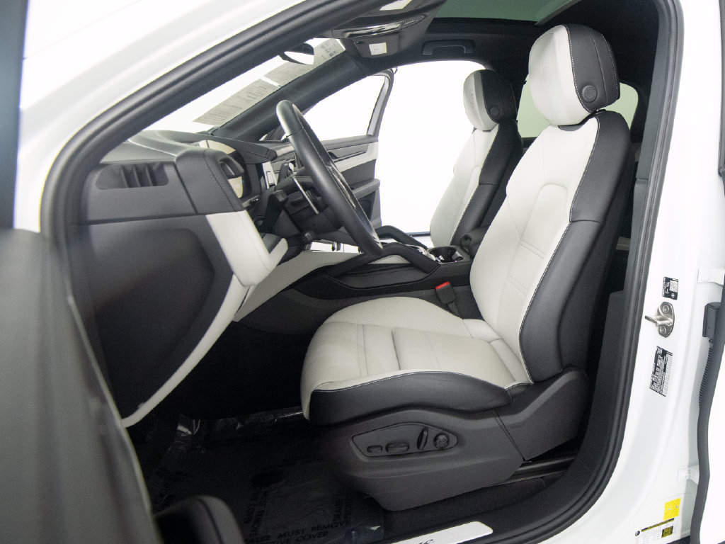 Certified 2026 Porsche Cayenne E-Hybrid Coupe AWD/4WD image 17