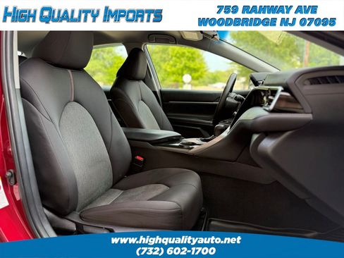 Used 2018 Toyota Camry LE FWD image 25