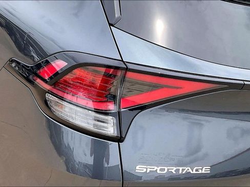 Used 2023 Kia Sportage LX AWD/4WD image 29