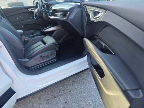 Used 2024 Audi Q4 e-tron Prestige w/ Black Optic Plus Package image 9