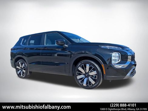New 2026 Mitsubishi Outlander SE image 1
