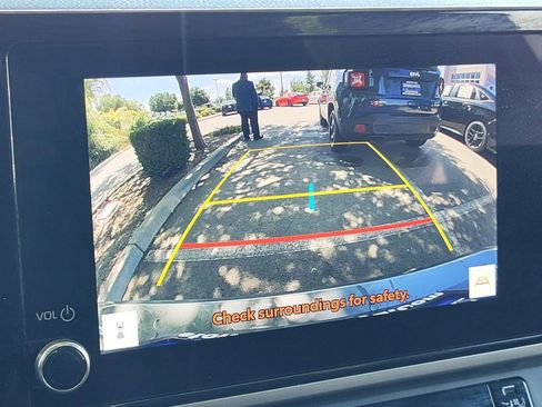 Used 2025 Toyota Camry SE image 21