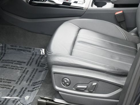 Used 2025 Audi Q5 2.0T Premium image 15