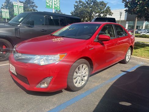 Used 2012 Toyota Camry XLE w/ Convenience Pkg image 1
