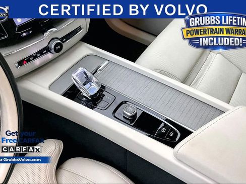 Certified 2024 Volvo XC60 B5 Ultimate w/ Protection Package Premier AWD/4WD image 17