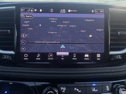 Used 2021 Chrysler Pacifica Touring-L FWD image 30