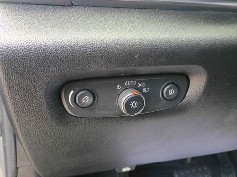 Used 2019 Chevrolet Traverse LT FWD image 18