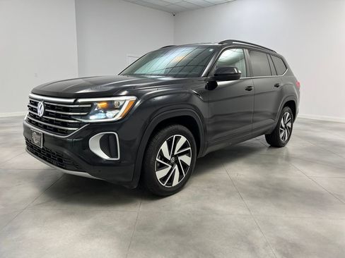 Used 2024 Volkswagen Atlas SE image 3