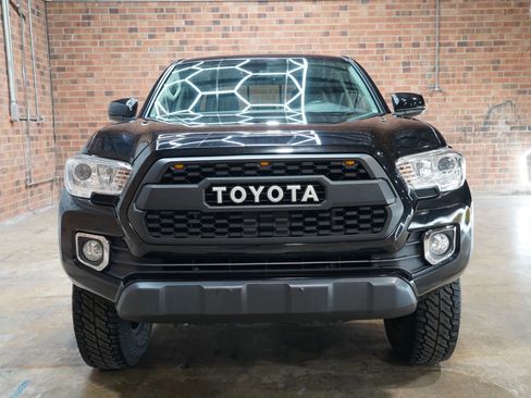 Used 2021 Toyota Tacoma SR5 w/ Technology Package RWD image 5