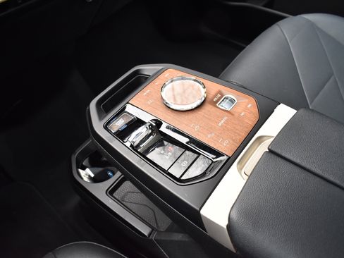 Used 2022 BMW iX xDrive50 w/ Premium Package image 41