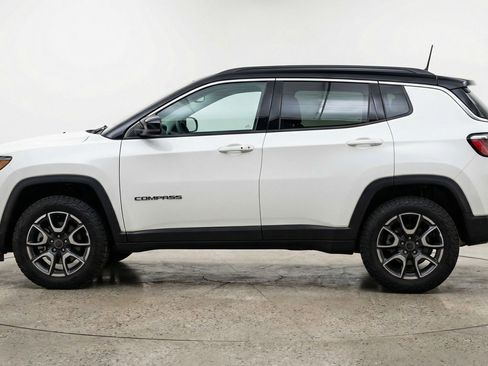 Used 2025 Jeep Compass Trailhawk image 5