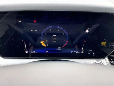 Used 2025 Chevrolet Trax LT w/ LT Convenience Package image 25