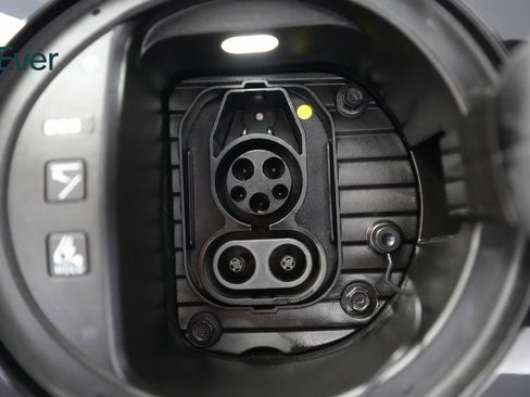 Used 2024 Hyundai Ioniq 6 Limited image 25