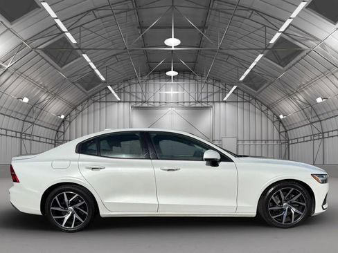 Used 2019 Volvo S60 T5 Momentum w/ Premium Package image 2