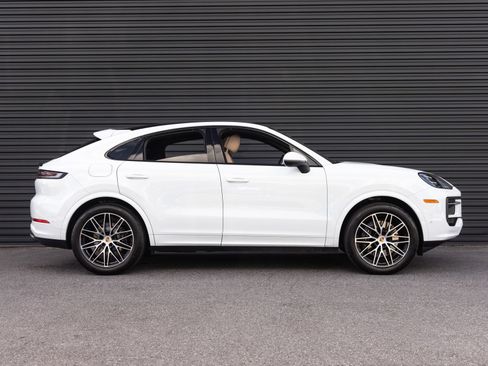 Certified 2025 Porsche Cayenne Coupe AWD/4WD image 8