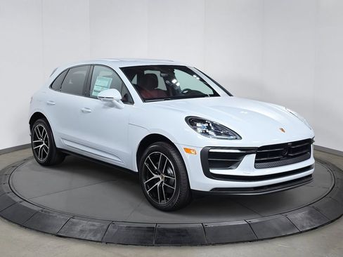 New 2025 Porsche Macan image 9