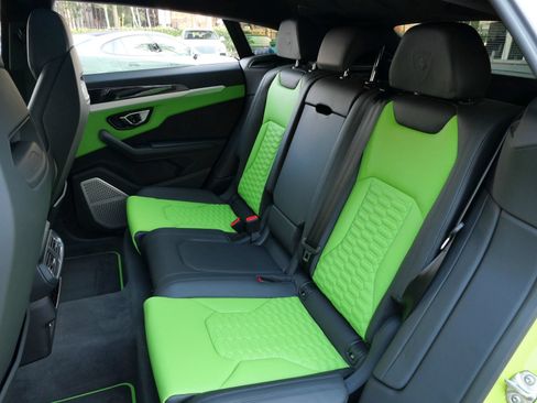 Used 2022 Lamborghini Urus AWD/4WD image 6
