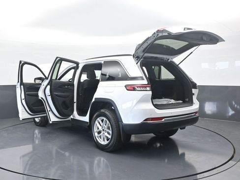 Used 2025 Jeep Grand Cherokee Laredo X RWD image 71