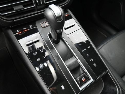 Certified 2026 Porsche Macan AWD/4WD image 22