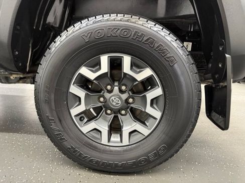 Certified 2023 Toyota Tacoma TRD Off-Road AWD/4WD image 20