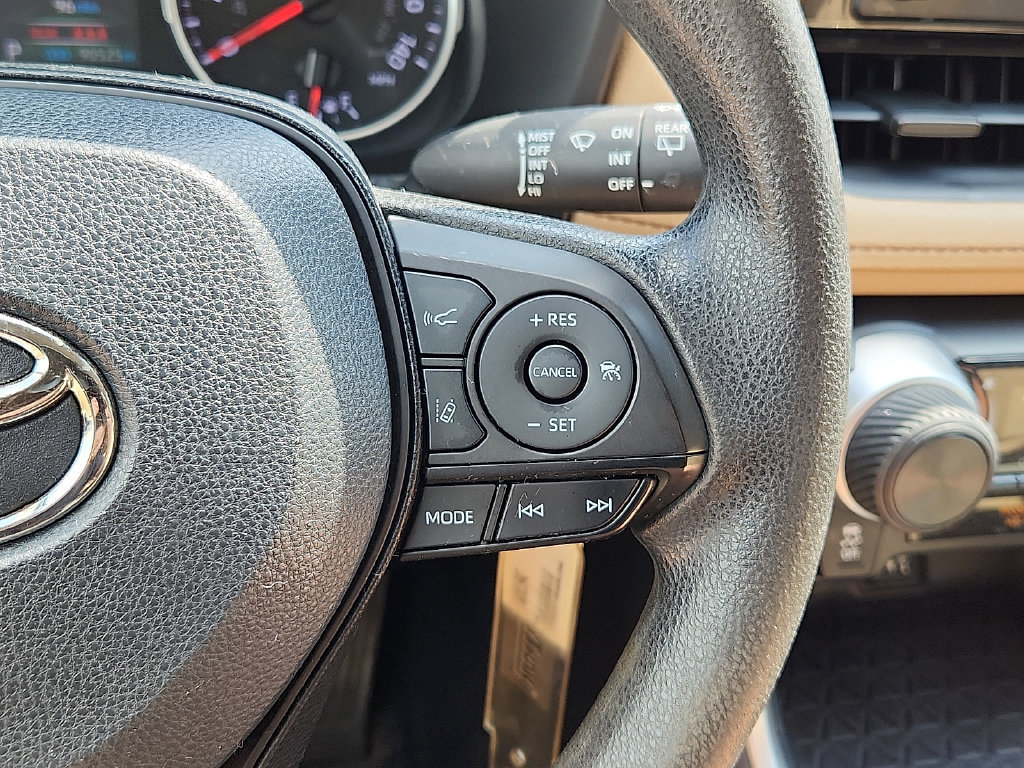 Used 2019 Toyota RAV4 LE w/ All Weather Liner Package AWD/4WD image 23