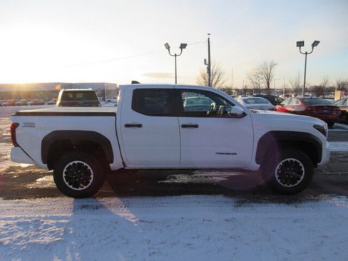 Used 2025 Toyota Tacoma TRD Off-Road image 8