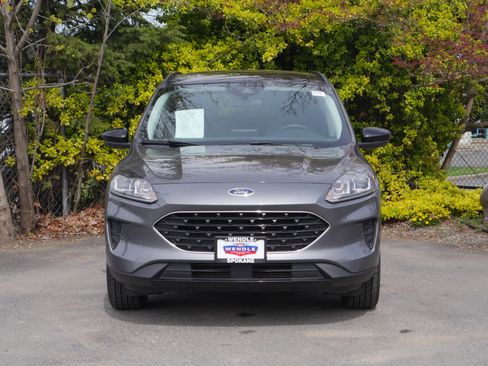 Certified 2022 Ford Escape SE w/ SE Sport Appearance Package image 32