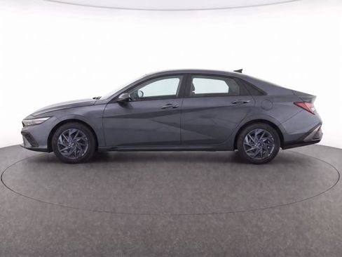 Used 2024 Hyundai Elantra SEL FWD image 8