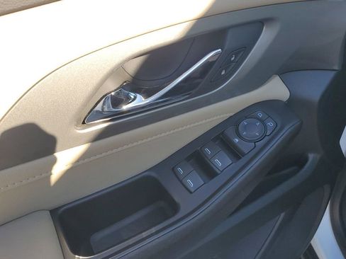 Used 2023 Chevrolet Traverse LS image 43