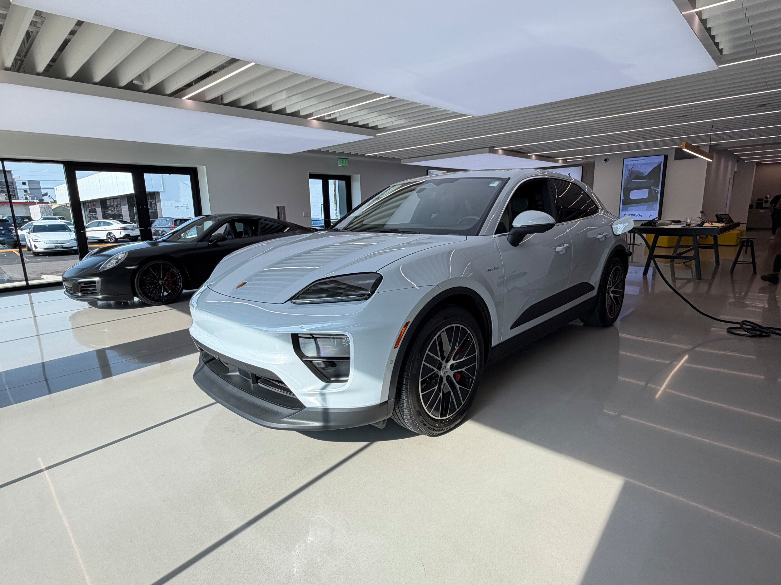 Used 2025 Porsche Macan 4S Electric AWD/4WD image 2