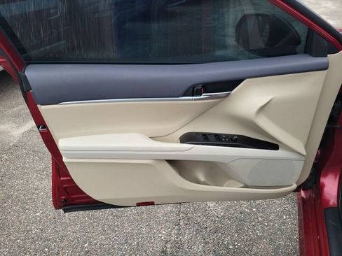 Used 2021 Toyota Camry LE FWD image 15