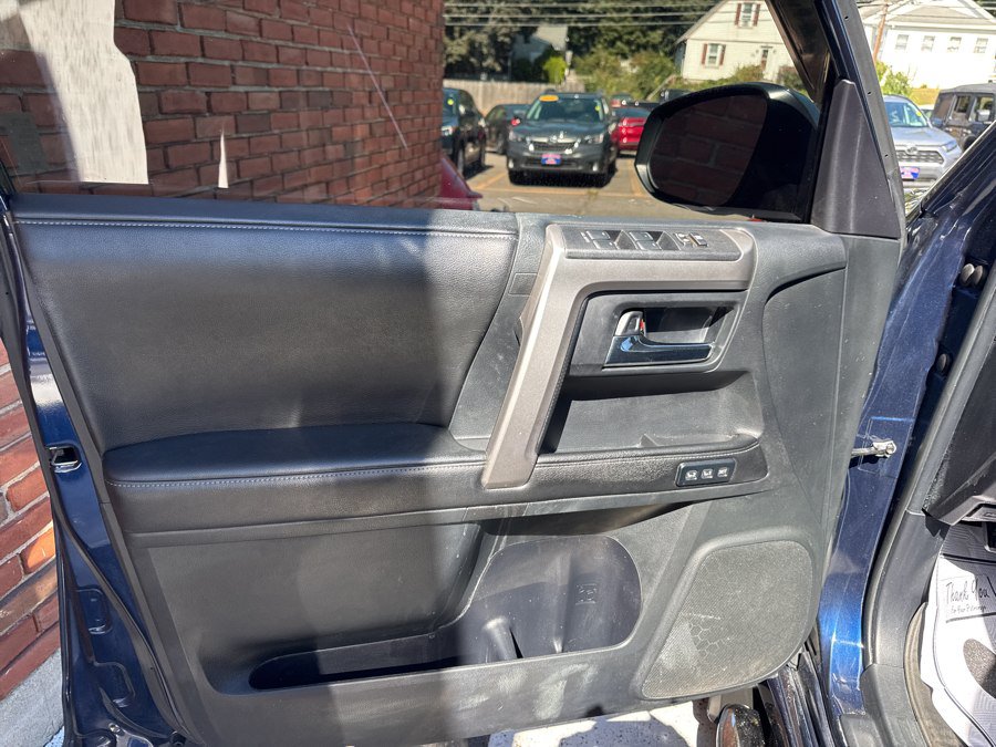 Used 2015 Toyota 4Runner Limited AWD/4WD image 36