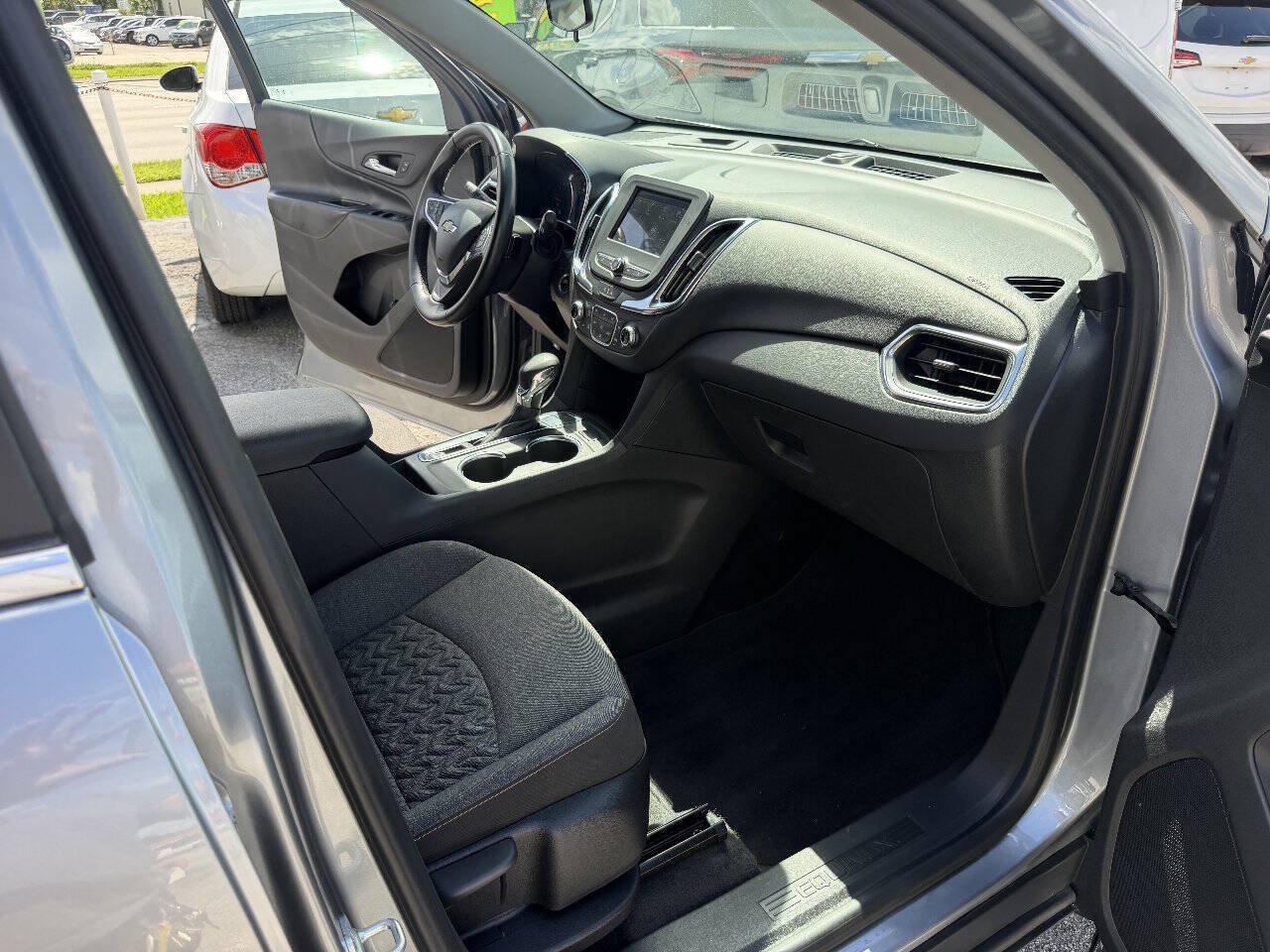 Used 2023 Chevrolet Equinox LT w/ Driver Convenience Package AWD/4WD image 18