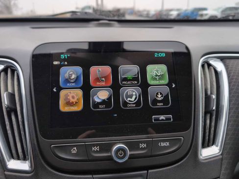 Used 2018 Chevrolet Malibu LT image 13