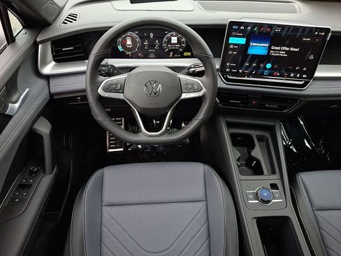 New 2026 Volkswagen Tiguan SE R-Line image 7