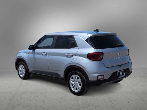 Certified 2021 Hyundai Venue SE FWD image 6