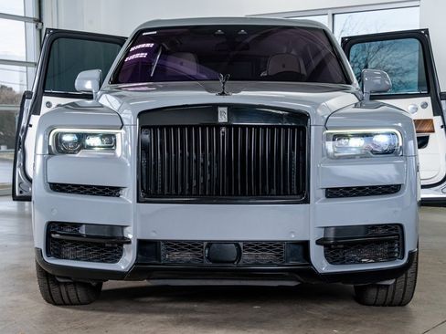 Used 2019 Rolls-Royce Cullinan image 3
