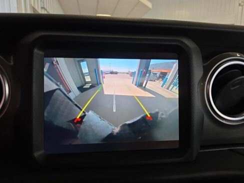 Used 2019 Jeep Wrangler Unlimited Sahara w/ Uconnect 4C Nav & Sound Group AWD/4WD image 24